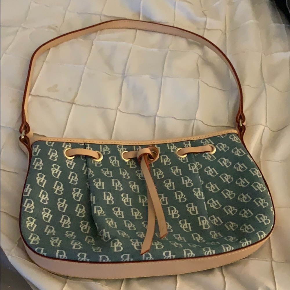 dooney & bourke purse.